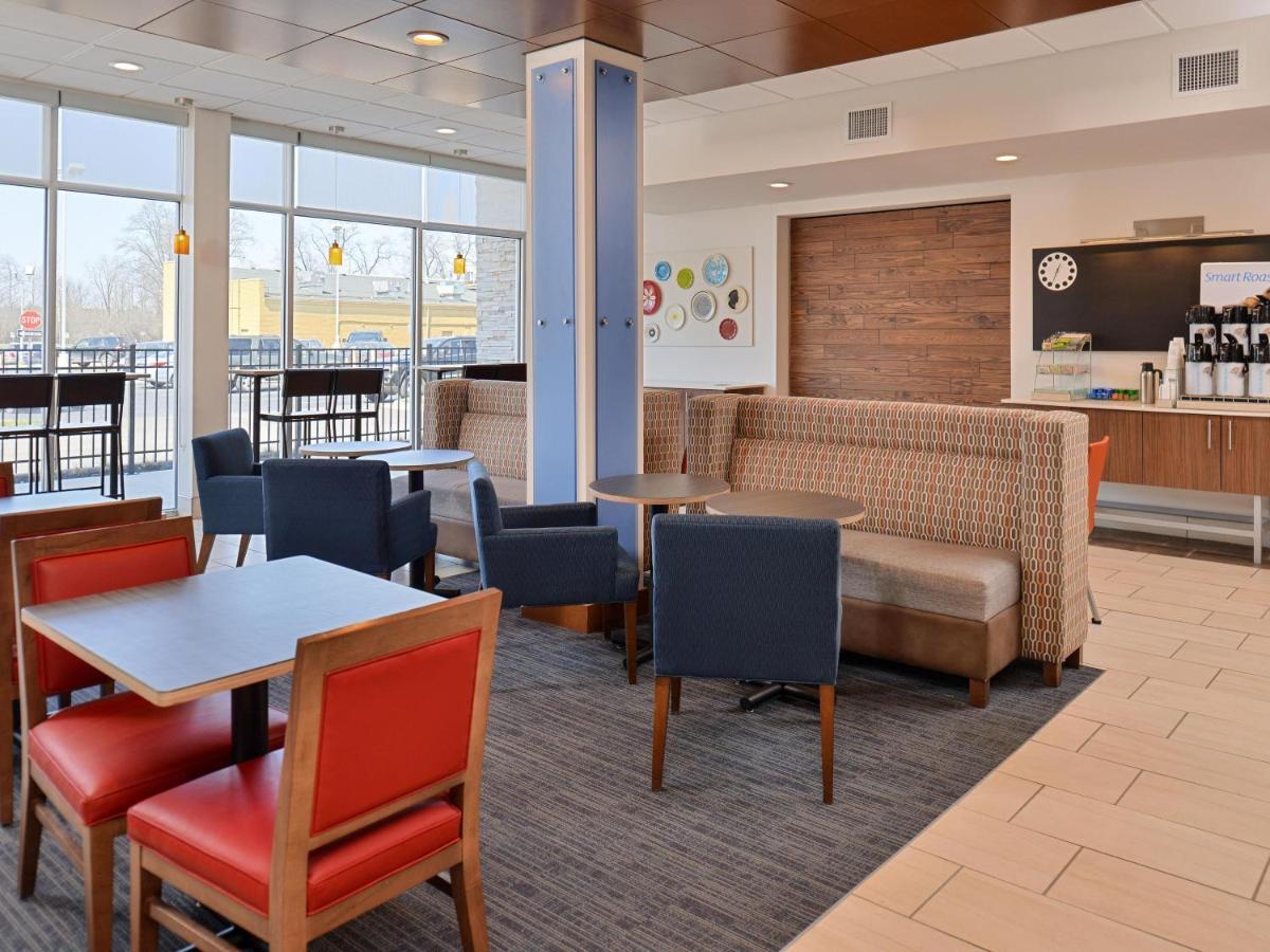 Holiday Inn Express & Suites - Brighton South - Us 23 By Ihg Buitenkant foto