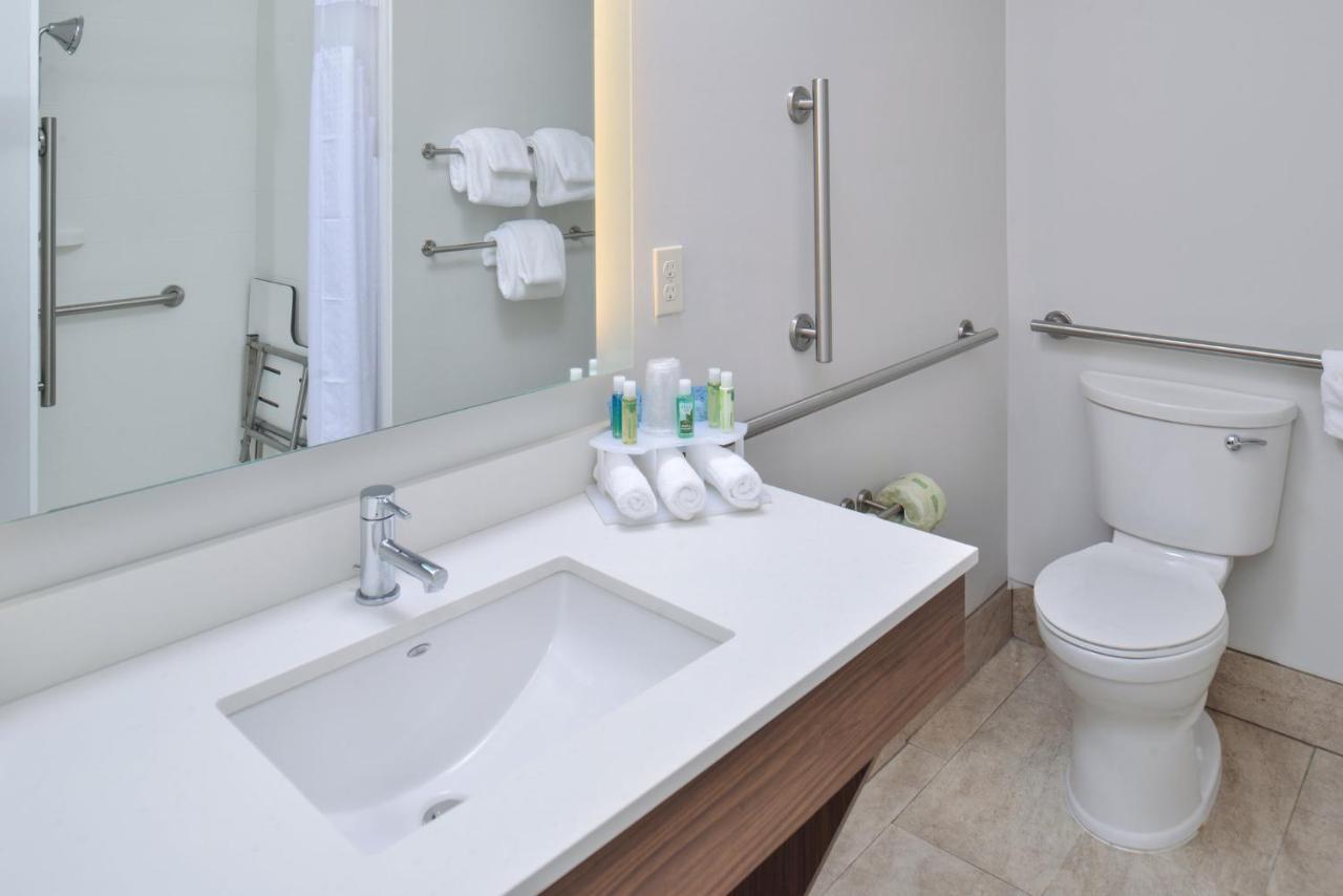 Holiday Inn Express & Suites - Brighton South - Us 23 By Ihg Buitenkant foto