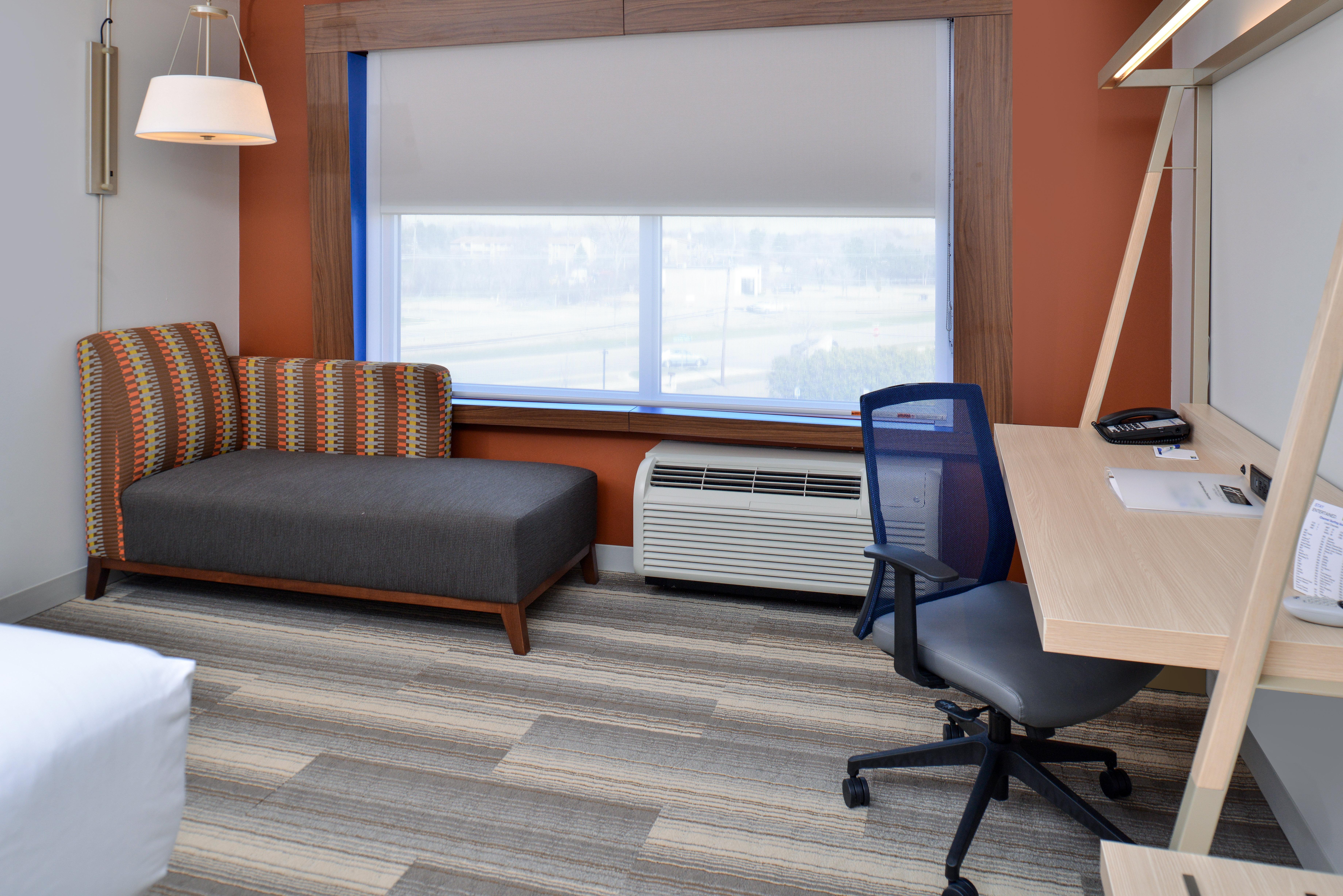 Holiday Inn Express & Suites - Brighton South - Us 23 By Ihg Buitenkant foto