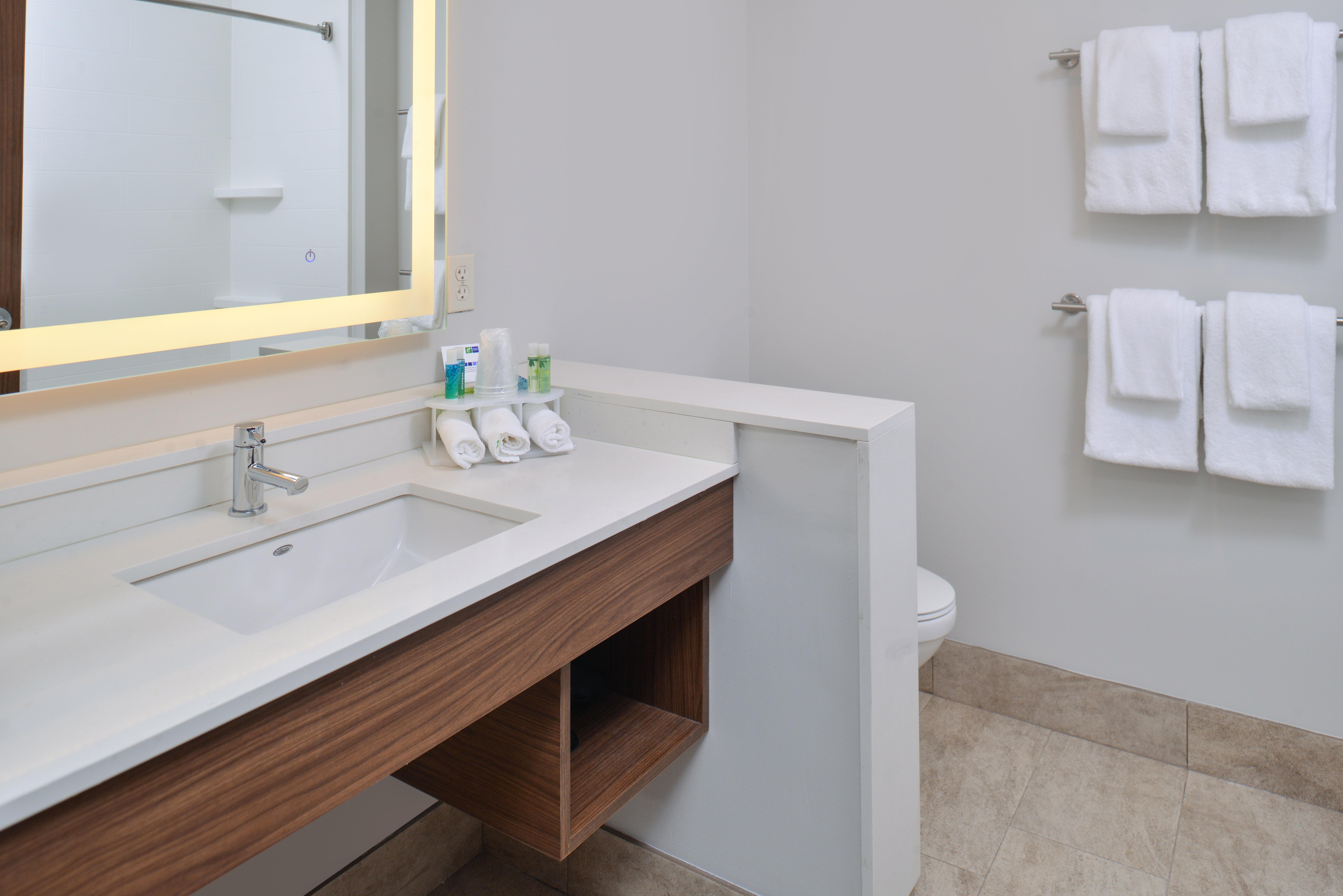 Holiday Inn Express & Suites - Brighton South - Us 23 By Ihg Buitenkant foto
