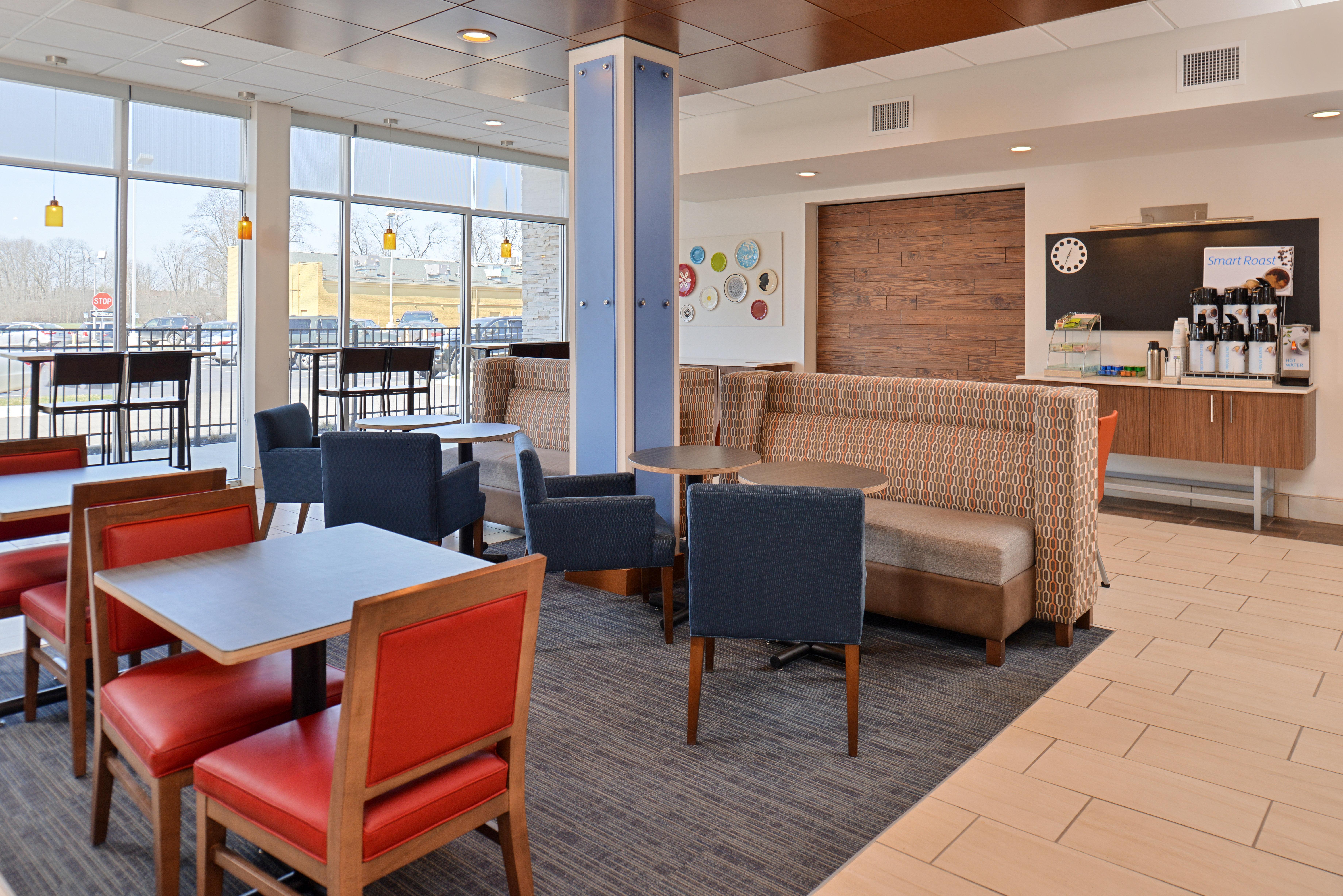 Holiday Inn Express & Suites - Brighton South - Us 23 By Ihg Buitenkant foto