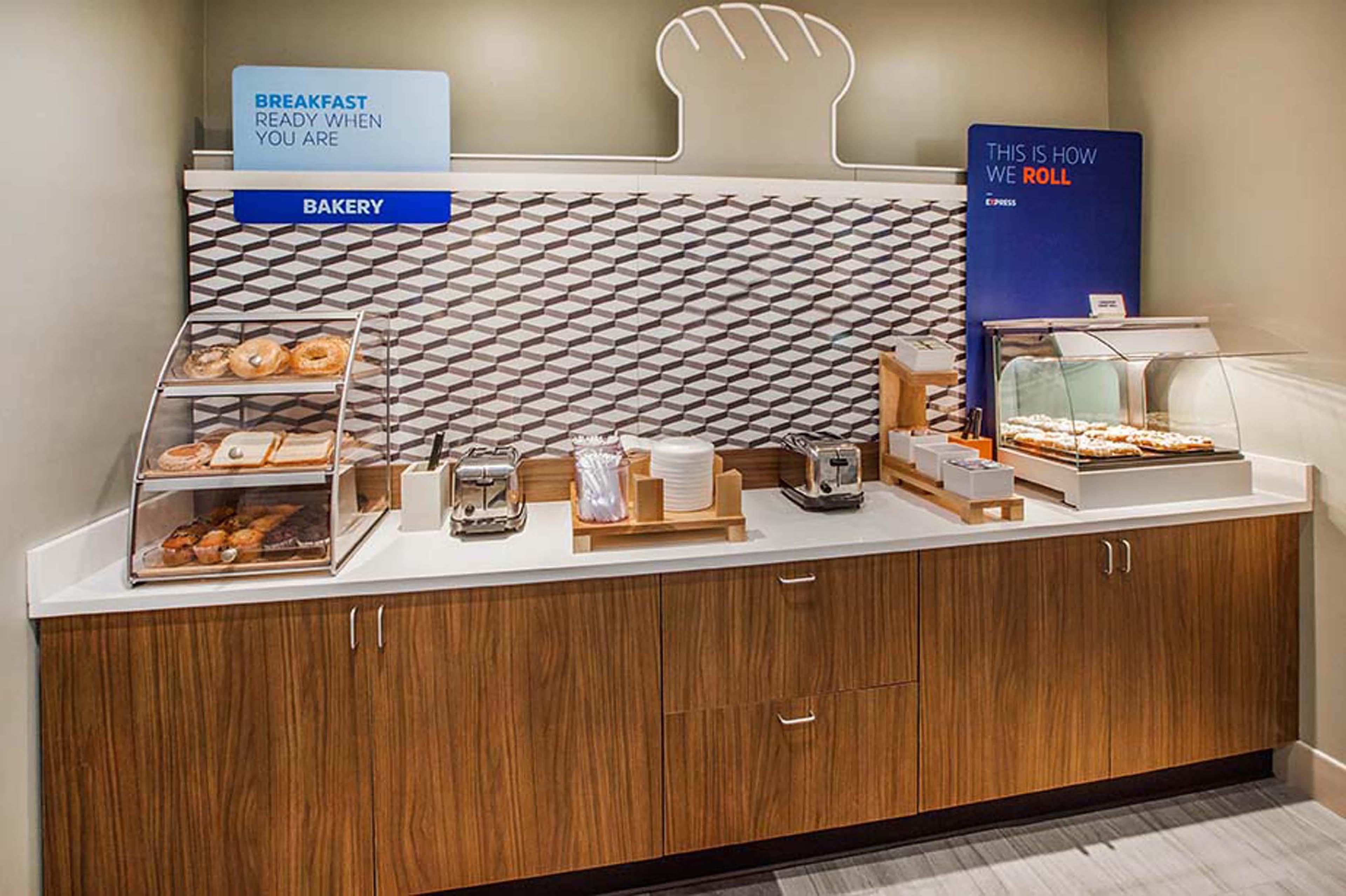 Holiday Inn Express & Suites - Brighton South - Us 23 By Ihg Buitenkant foto